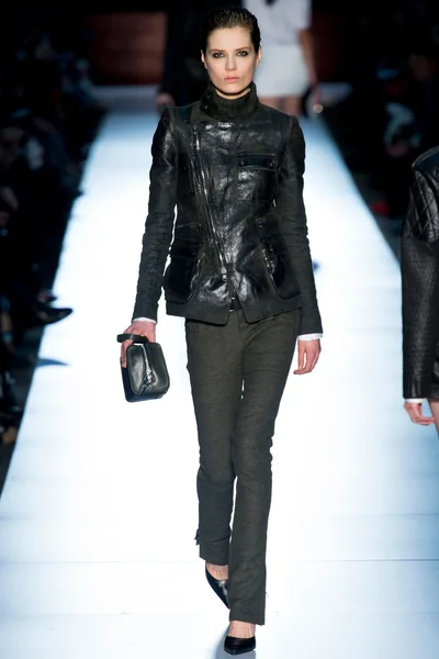 Look 12